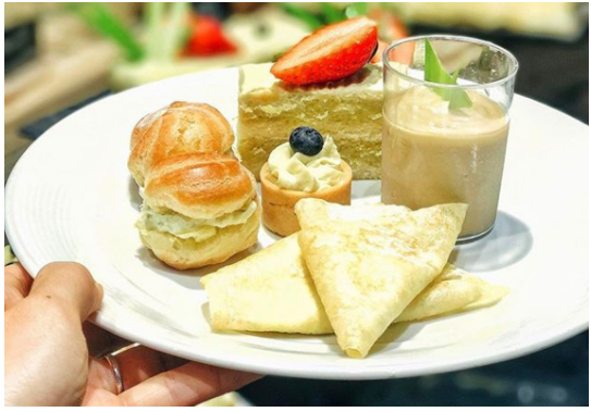  <Credit: Burpple. (n.d.). Straits Cafe (Rendezvous Hotel). Retrieved January 16, 2018, from https://www.burpple.com/straits-caf .> 